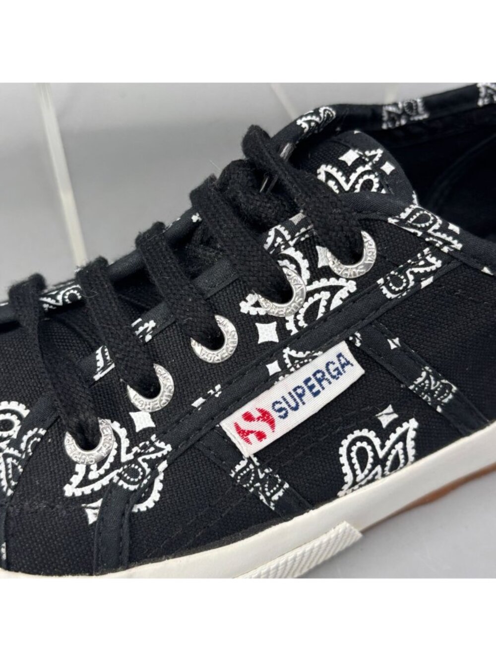 Superga Black Bandana Print Canvas Low-Top Sneakers Size 38 Unisex 7.5w/6m Shoes - Picture 3 of 9
